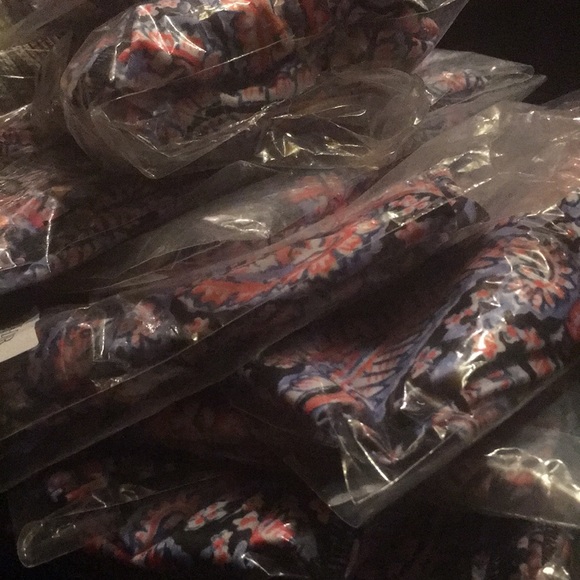 NWT K-Deer Legging Capri Nantucket Paisley Print - Picture 3 of 3